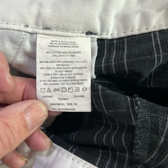 Dickie Shorts size:38 inseam: 13’ - Picture 3 of 6